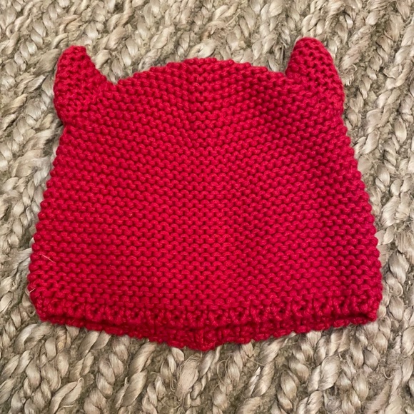 🔵3/$12 Red horn beanie - Picture 1 of 1
